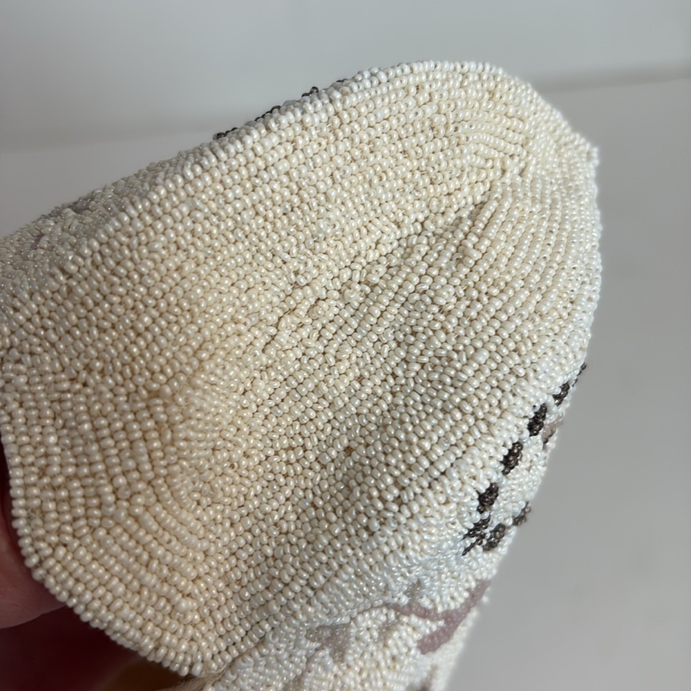 Antique 1920s Made in France cream beaded clutch silk interior. Cream brown pink - Picture 14 of 16